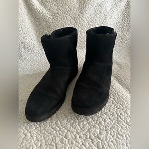 UGG Cory LI Women's Black Shearling Boot (Size 11)